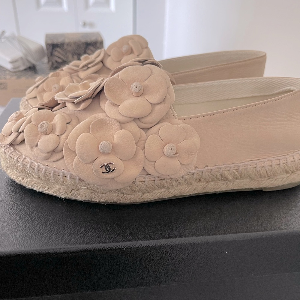 Light Pink Chanel Camellia Espadrilles size 36. Sooo cute